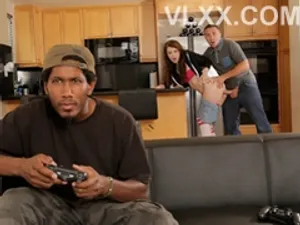 Tôi đã hẹn hò với một cô gái cùng thành phố và bị chịch dữ dội đến mức cô ấy khóc như ma