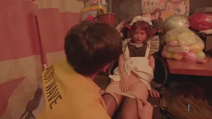 Dùng cậu bé mát xa bướm cho cô học trò đit bự