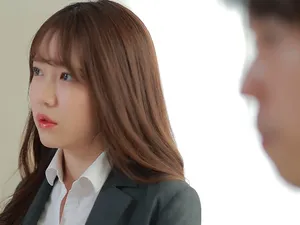 Sự cám dỗ của mỹ nhân hàng đầu, phô bày khuôn mặt của mình trong suốt quá trình phục vụ chàng trai một cách say mê, liếm núm vú và dương vật của cô để chàng trai bú vú và liếm âm hộ của cô 69, ngoan ngoãn và có thể bắn ra nhiều cú thúc và rên rỉ khác nhau...